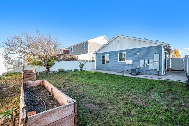 Building Photo - Spacious 3 Bed 3 Bath in the heart of Green Valley Ranch ELECTRICITY INCLUDED IN RENT