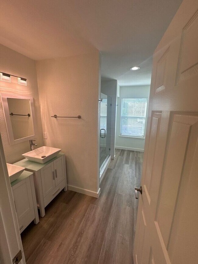 Building Photo - Beautiful Two-Story Leander Home with Dual...