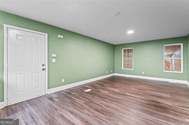 Building Photo - 930 Hall St NW