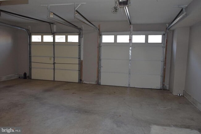 Building Photo - 13611 Acorn Hunt Pl