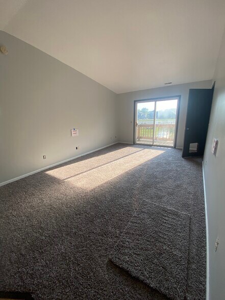 Building Photo - 7483 Crosscreek Dr