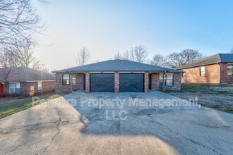 Building Photo - 5702 Sara St