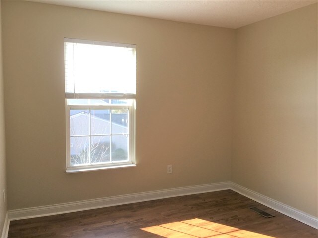 Building Photo - 10408 Lynchburg Dr