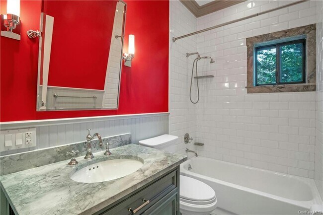 Building Photo - 126 Stone Oaks Dr