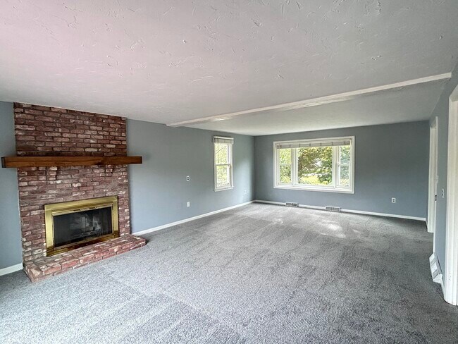 Building Photo - 42 Edgewood Rd