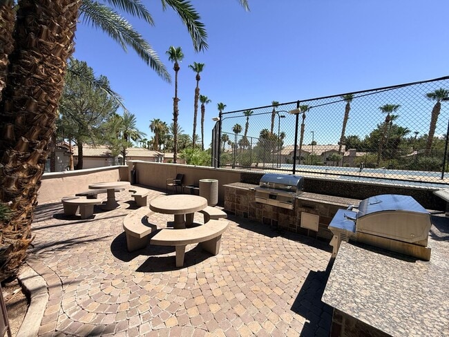 Building Photo - 2050 W Warm Springs Rd
