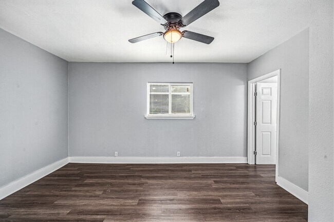 Building Photo - 5859 Flamingo Dr