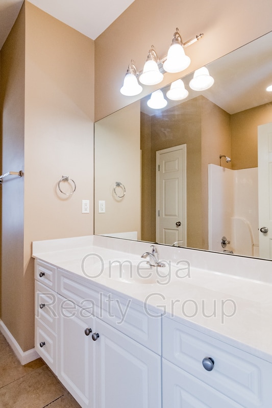 Building Photo - 1144 Washington Dr