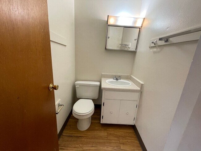 Building Photo - 736 37th Ave