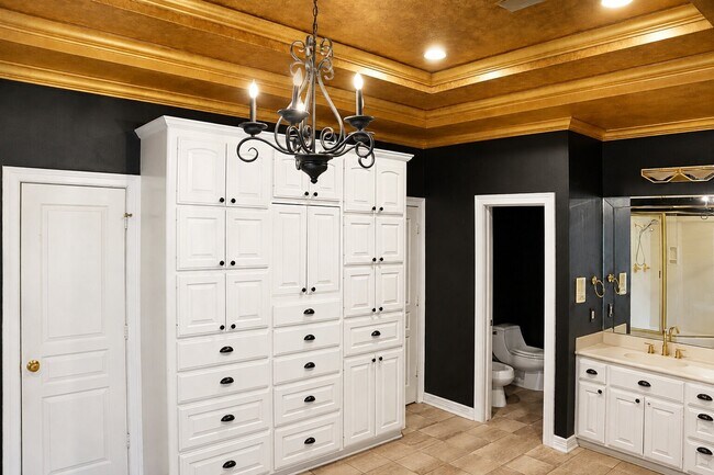Building Photo - 43 Wincrest Falls Dr