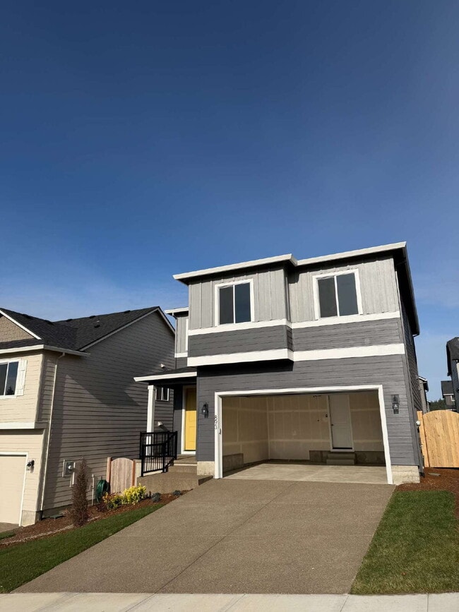 Building Photo - Brand New Estacada 3 bed/2 1/2 bath Home!