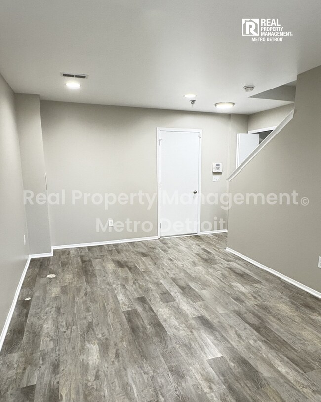 Building Photo - 15628 Stone Crossing Dr