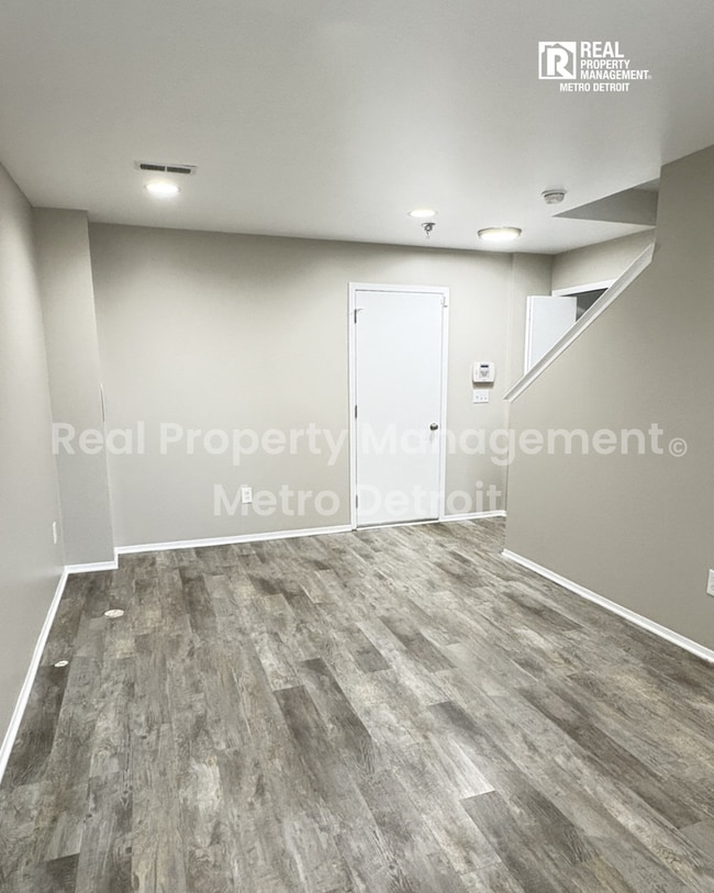 Building Photo - CONVENIENT CONDO LIVING