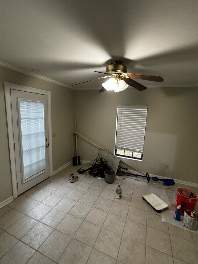 Building Photo - 867 Birchwood Ln