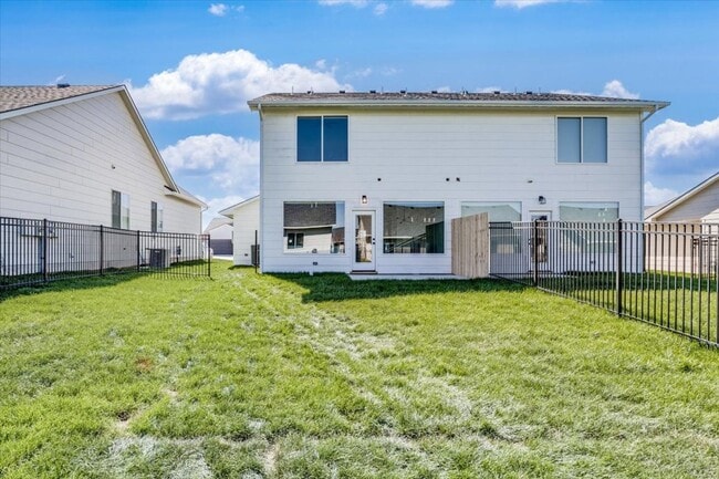 Building Photo - Fox Creek-Tracy Plan MODEL (NOT FOR RENT)