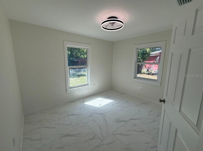 Building Photo - 1809 5th Ave W