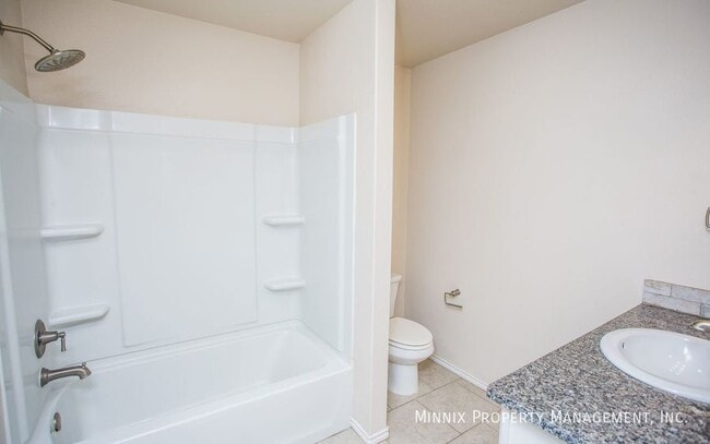 Building Photo - 14211 Vernon Ave