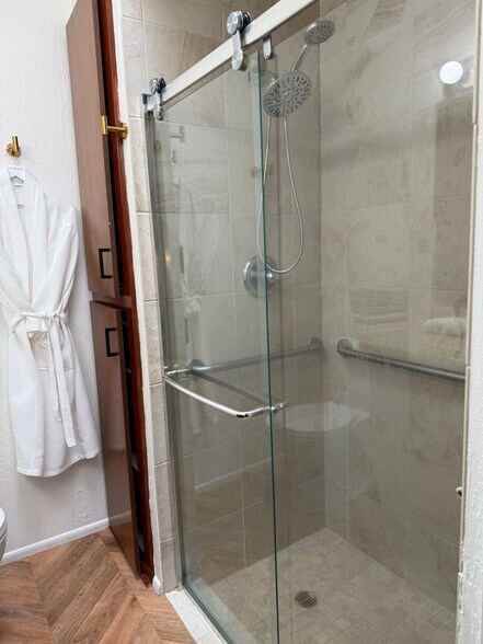 Building Photo - 1402 E Big Rock Rd