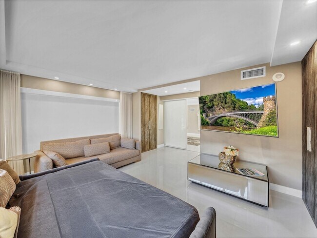 Building Photo - 1151 N Fort Lauderdale Beach Blvd