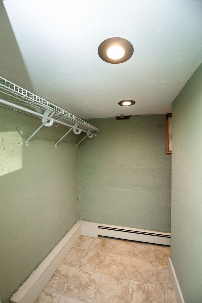 Building Photo - 2 Bedroom + Office, 3 Bath in Old Town Fort Collins