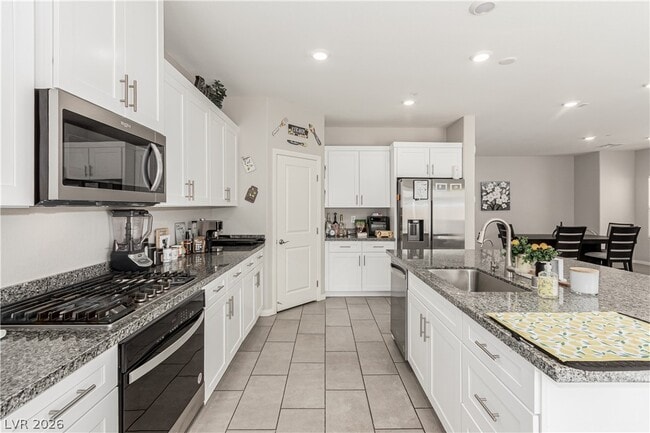 Building Photo - 330 Spring Dove Ave