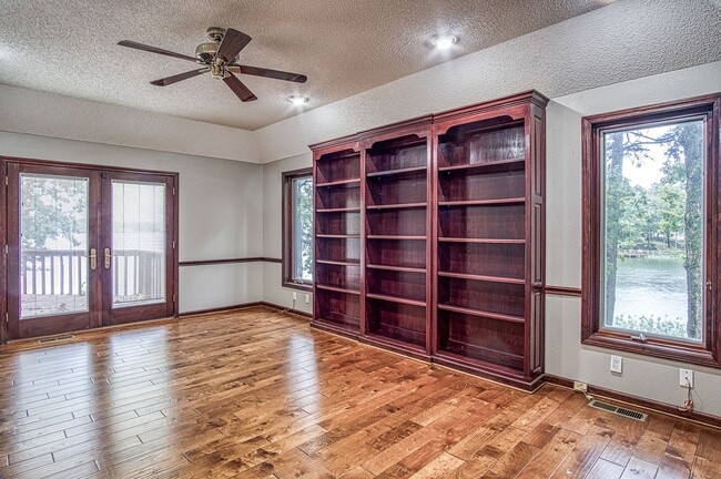 Building Photo - Lake Balboa | Home | Unfurnished