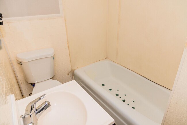 Building Photo - 1017 W Leigh St