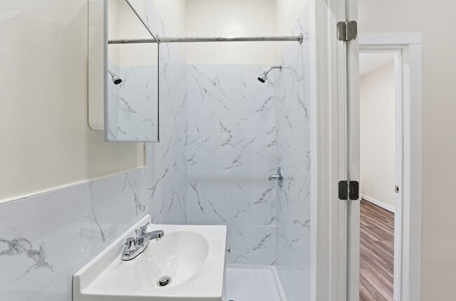 Building Photo - 176 Thorne St