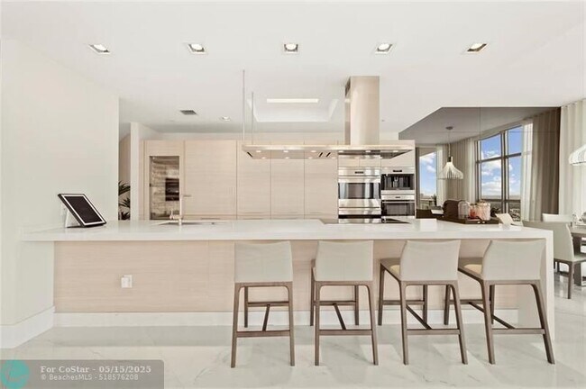 Building Photo - 17301 Biscayne Blvd