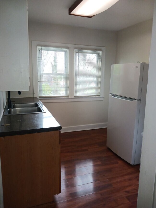 Building Photo - 4 bedroom 2 full baths Upper Northside Youngstown