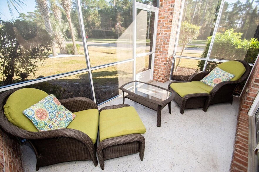 Building Photo - 4868 Dahlia Ct