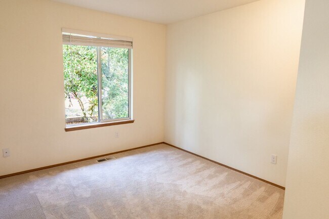 Building Photo - 3bd/2.25ba Sammamish House