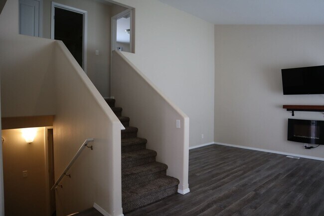 Building Photo - Home in CDA Place