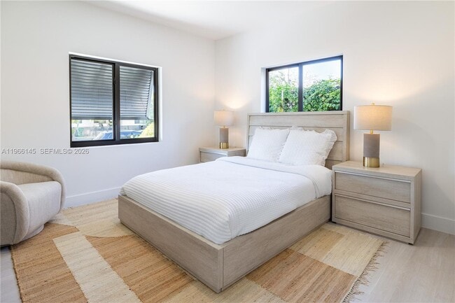 Building Photo - 1420 SW 17th St