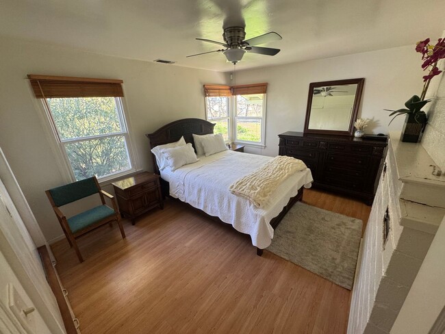 Building Photo - Large one bedroom | On the Feather River