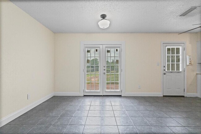 Building Photo - 601 Rucker St