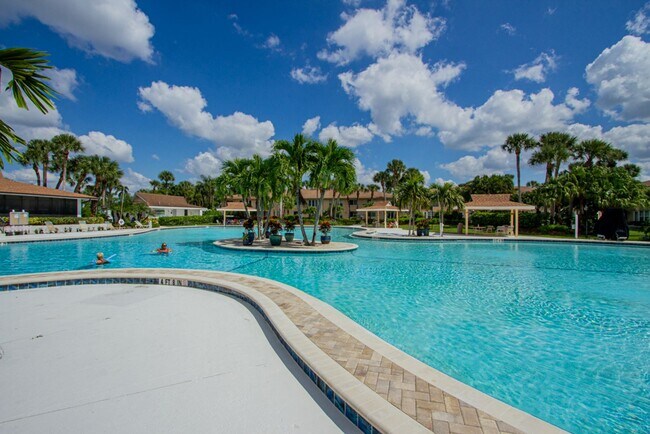 Building Photo - Fully Furnished Naples Condo with Resort-Style Living