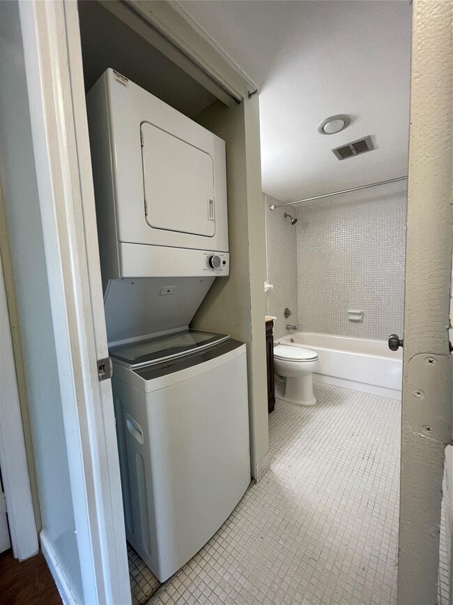 Building Photo - 4158 Inverrary Dr
