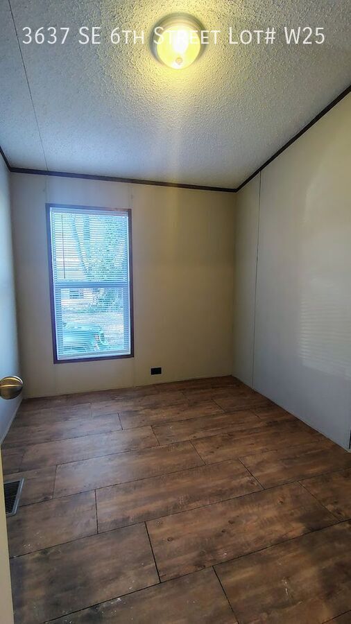 Building Photo - 3637 SE 6th St