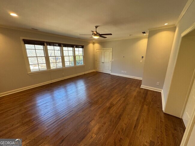 Building Photo - 1092 McLynn Ave NE