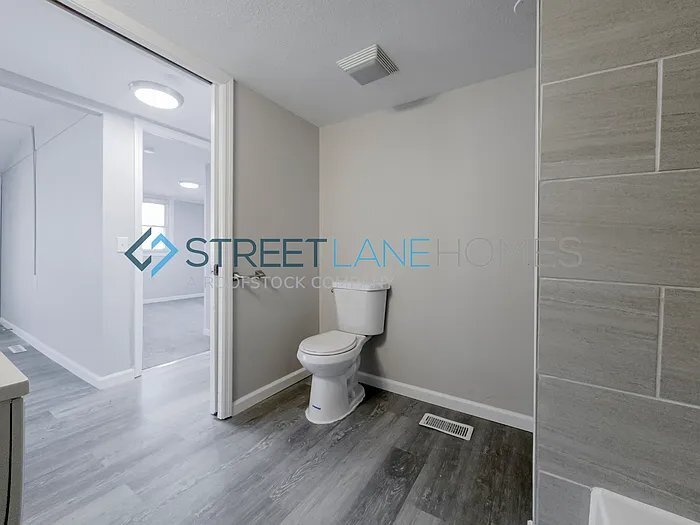 Building Photo - 2140 Miracle Ave