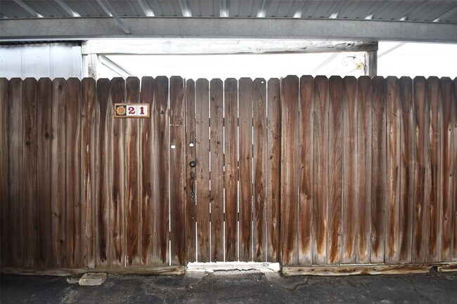 Building Photo - 10018 Knoboak Dr