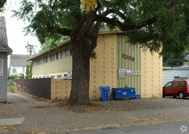 Building Photo - El Patio