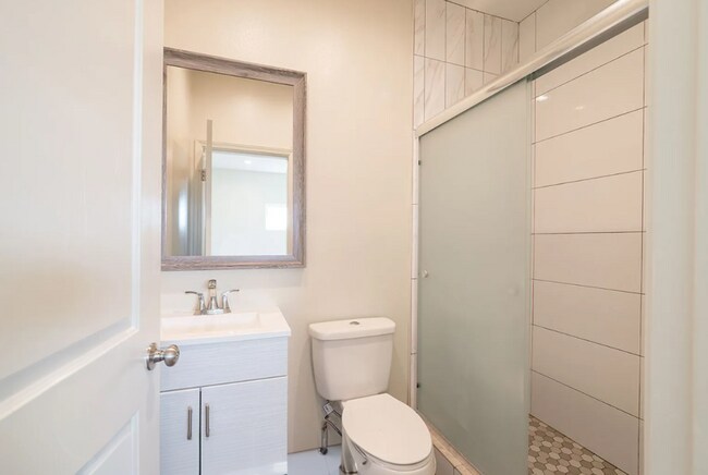 Building Photo - 3258 Dundas St