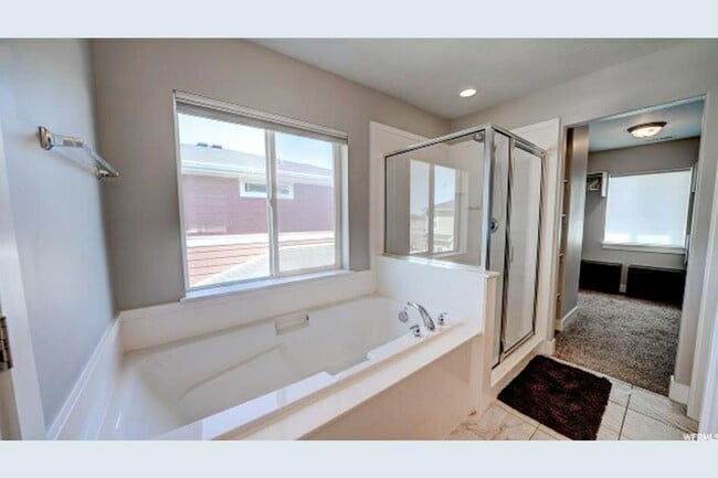 Building Photo - Beautiful 4 Bedroom Home in Midvale!