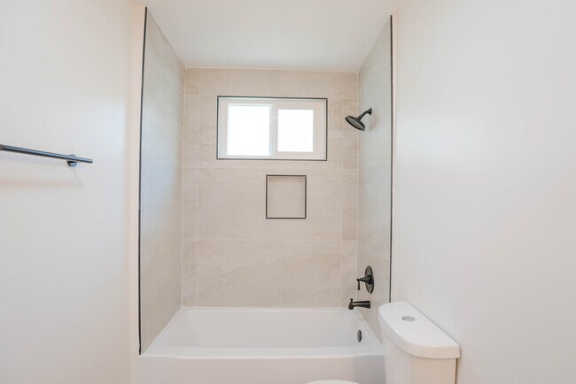 Building Photo - 821 W 167th St