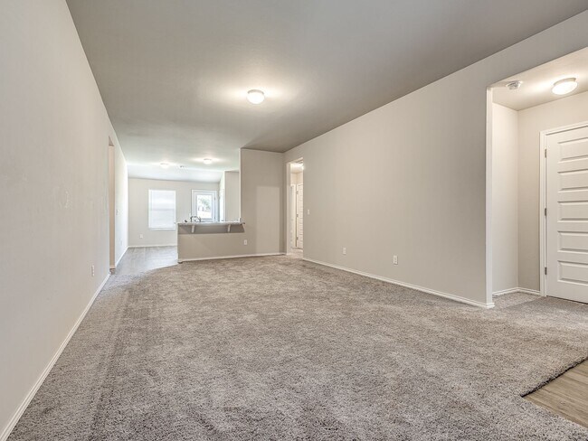 Building Photo - 629 W Lola Dr