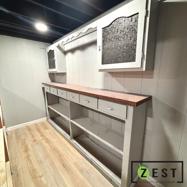 Building Photo - GORGEOUS 3 BD 1.5 BATH HOME!