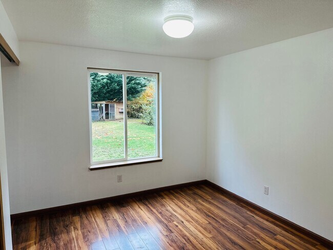 Building Photo - Beautiful Acreage Property