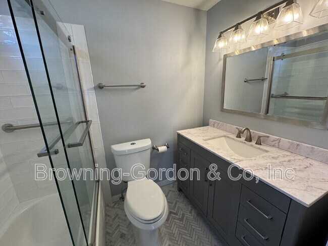 Building Photo - 801 Laurel Hill Dr